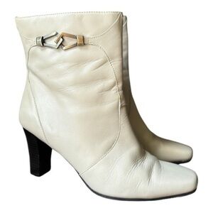 Fitzwell Cream Leather Heeled Boots Size 9.5 Tall Ankle Ivory Boots with Buckle